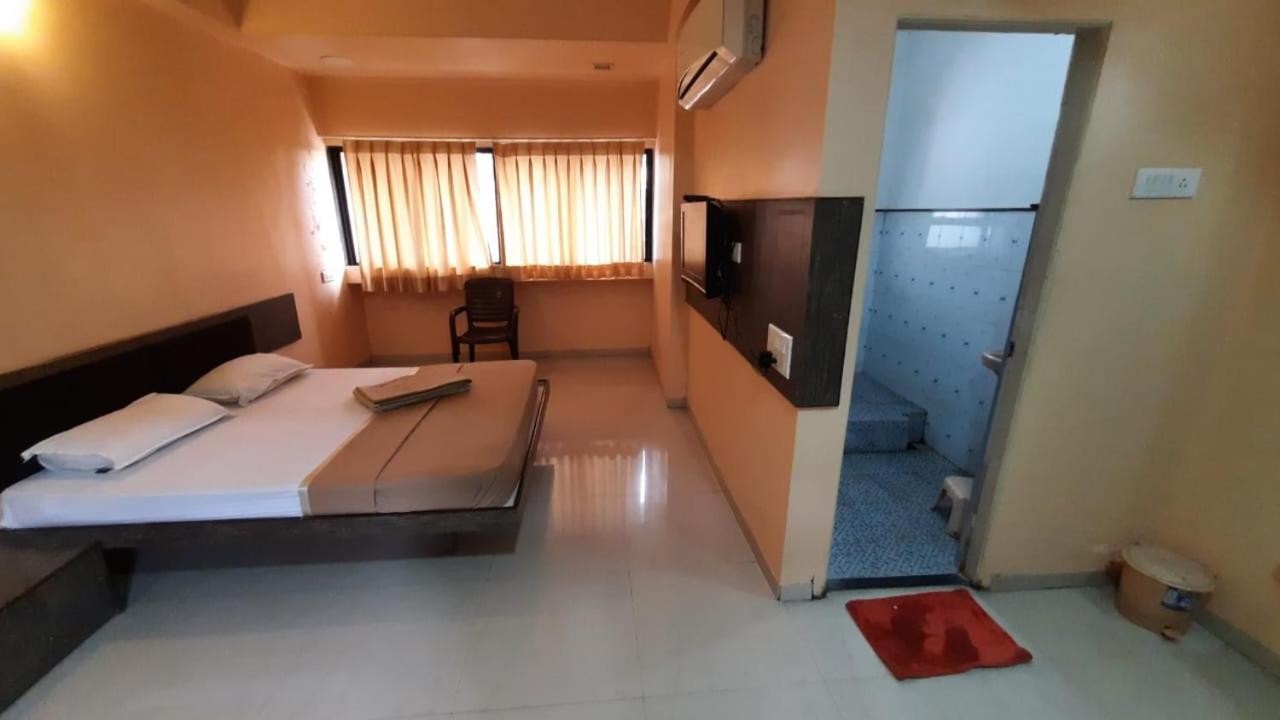 Sugandha Lodge Solapur Exterior foto